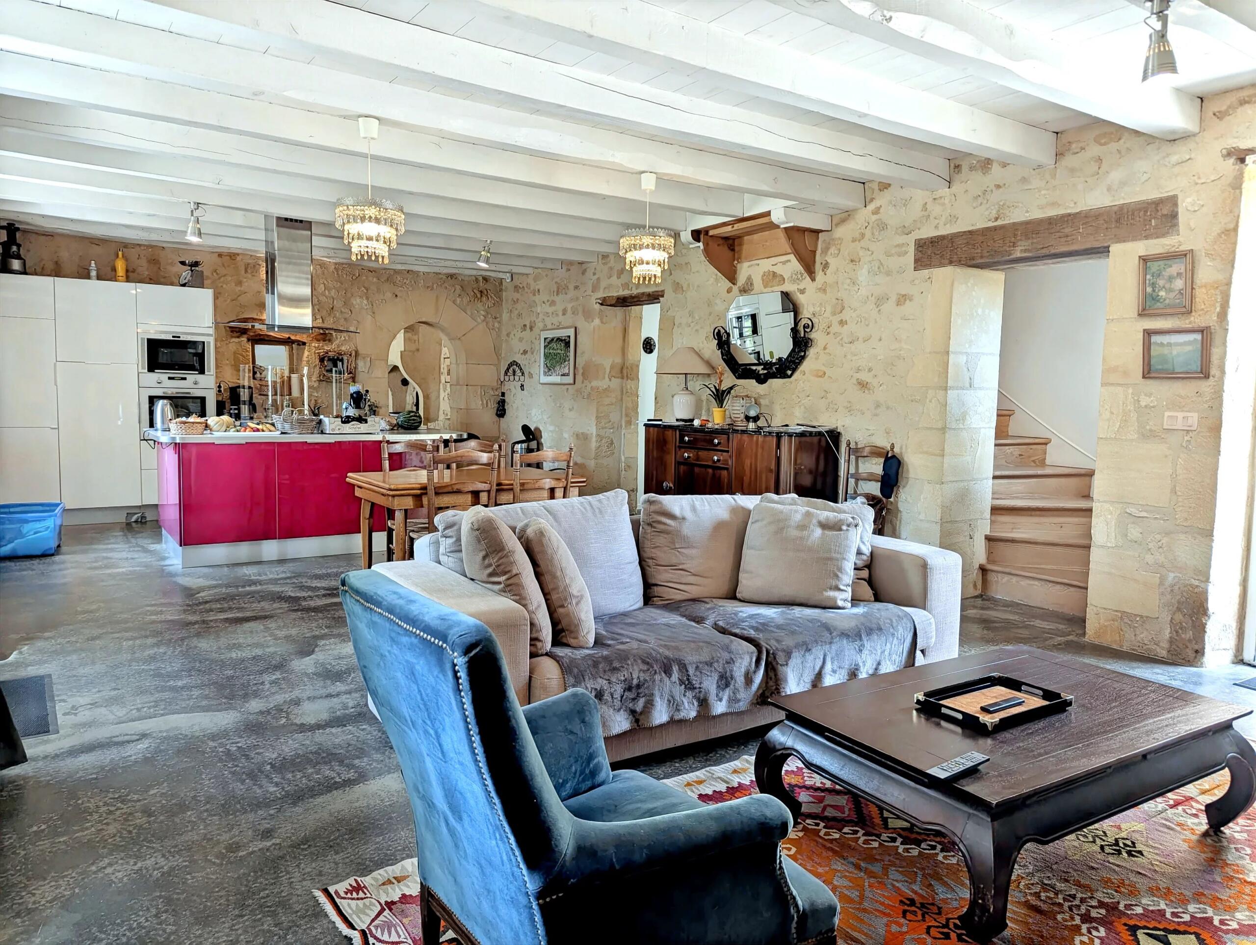 Spacious, Fully Renovated 3/4-Bedroom House and 2-Bedroom Gite with Pool, Midi-Pyrénées – France – BVI81995