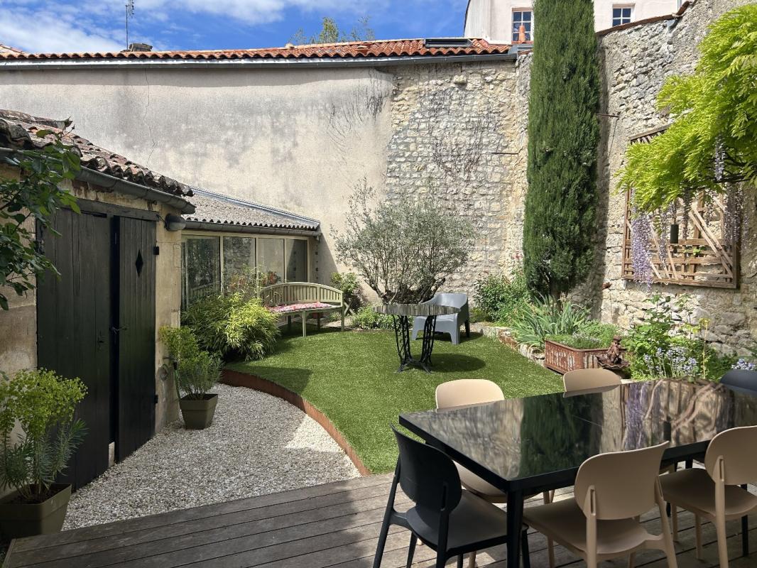 6 bedroom maison de ville in Saint Jean D’angely, Charente-Maritime, France