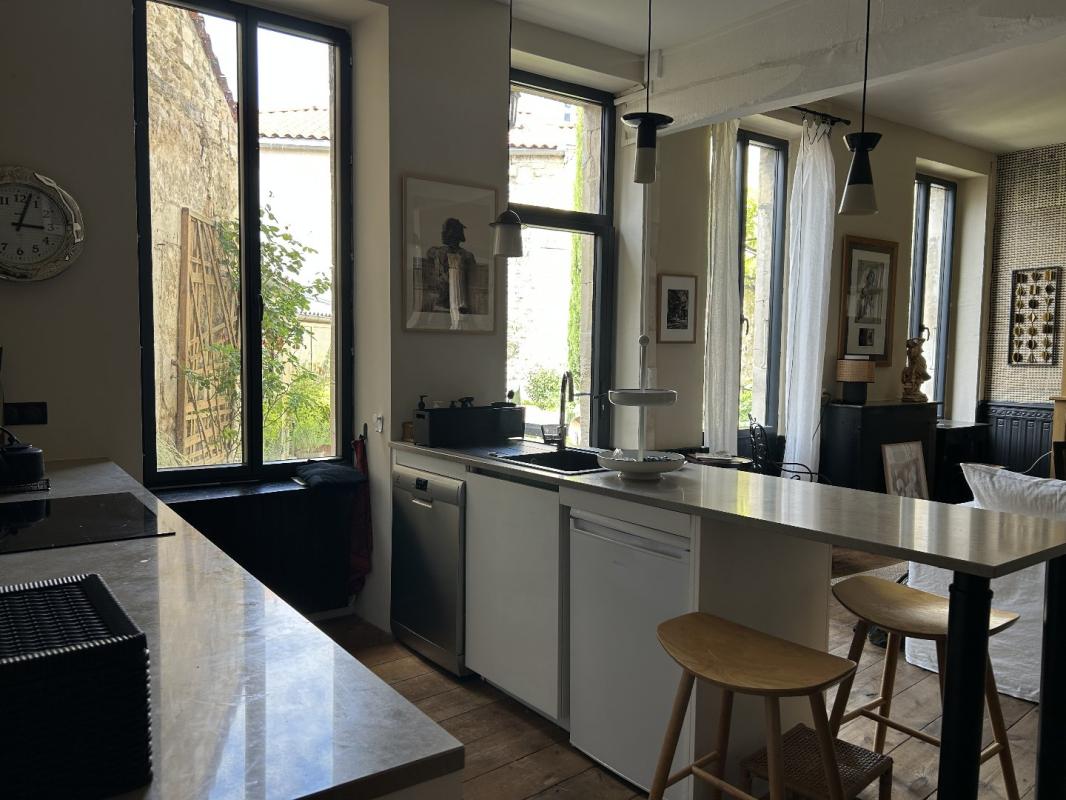 6 bedroom maison de ville in Saint Jean D’angely, Charente-Maritime, France