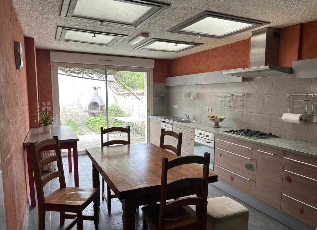 6 bedroom maison in Saint Jean D’angely, Charente-Maritime, France