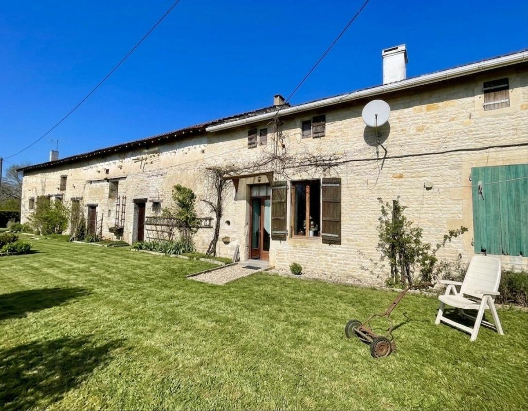 4 bedroom maison in Loubille, Deux-Sèvres, France