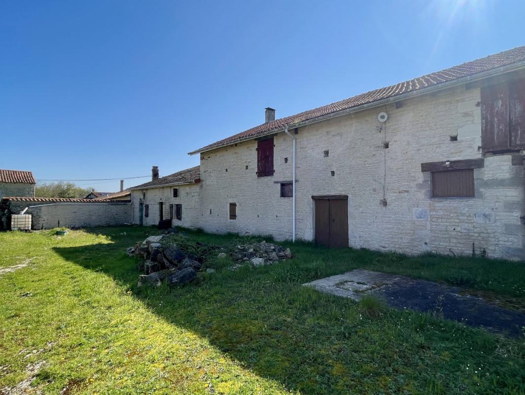 4 bedroom maison in Loubille, Deux-Sèvres, France