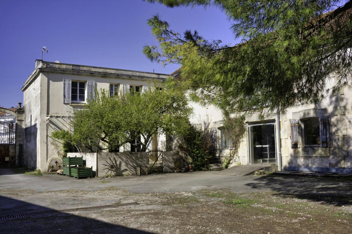 4 bedroom propriete in Saint Jean D’angely, Charente-Maritime, France