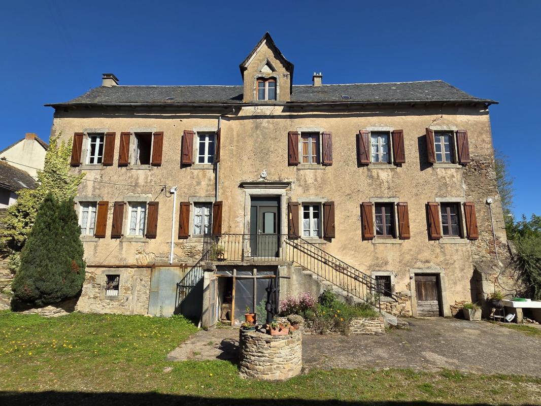 6 bedroom corps de ferme in Previnquieres, Aveyron, France