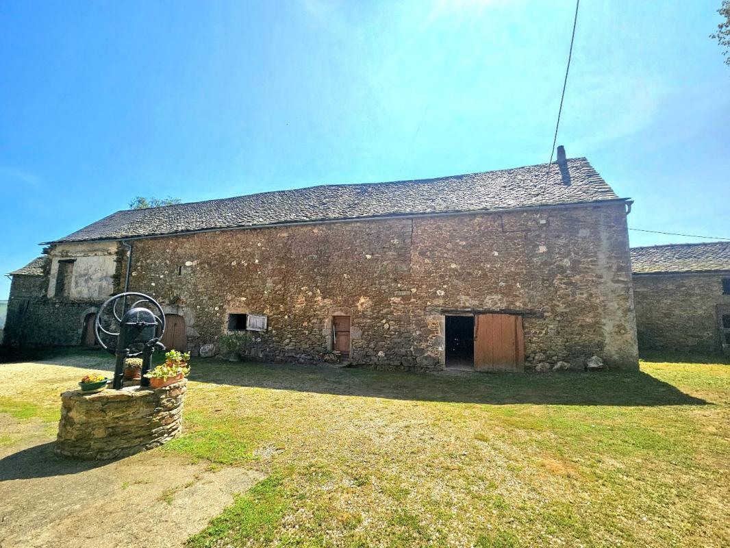 6 bedroom corps de ferme in Previnquieres, Aveyron, France