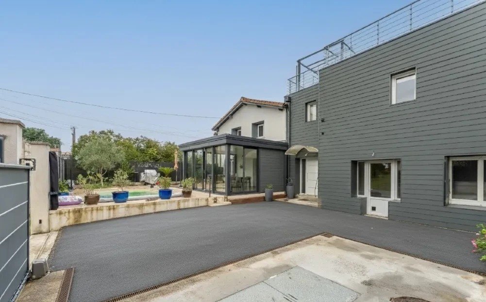 6 bedroom villa in Brizambourg, Charente-Maritime, France