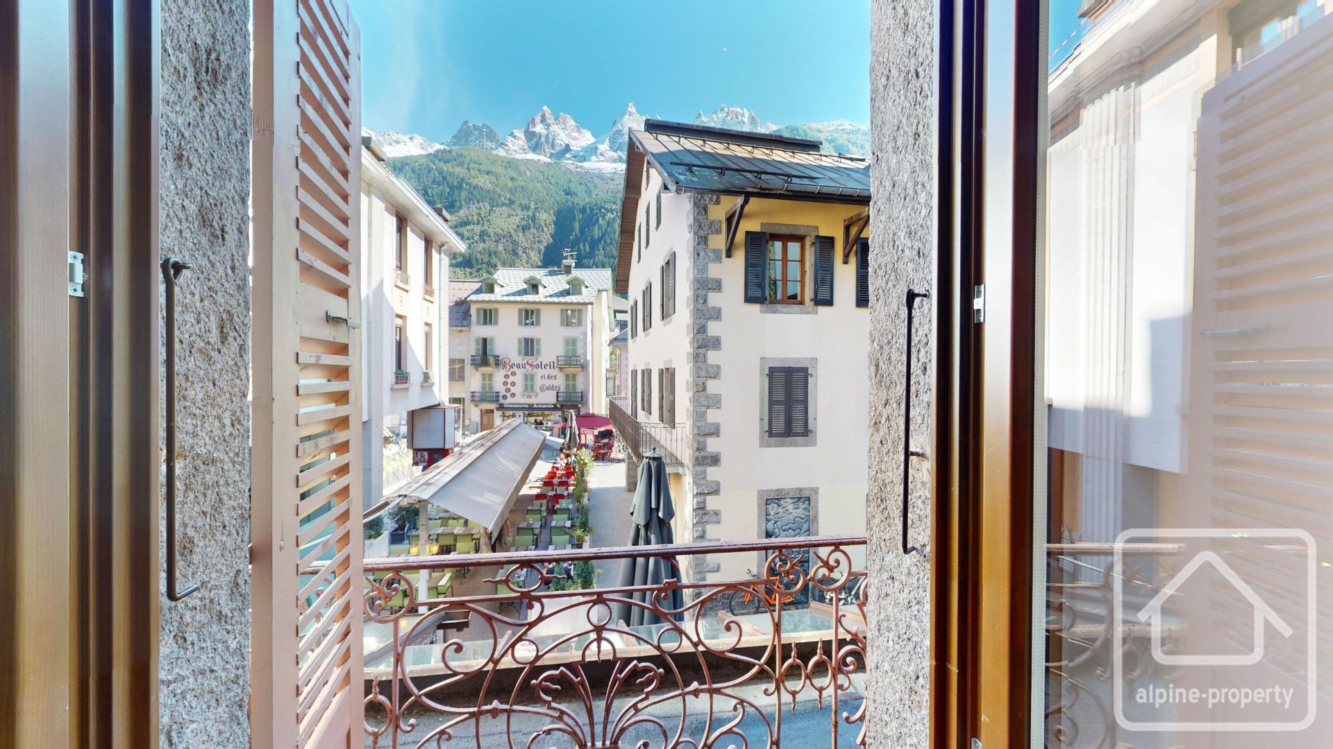 3 Bedroom Apartment In Central Chamonix Close To Ski Lifts, 1 Hour From Geneva Airport – APPTLECENTRAL