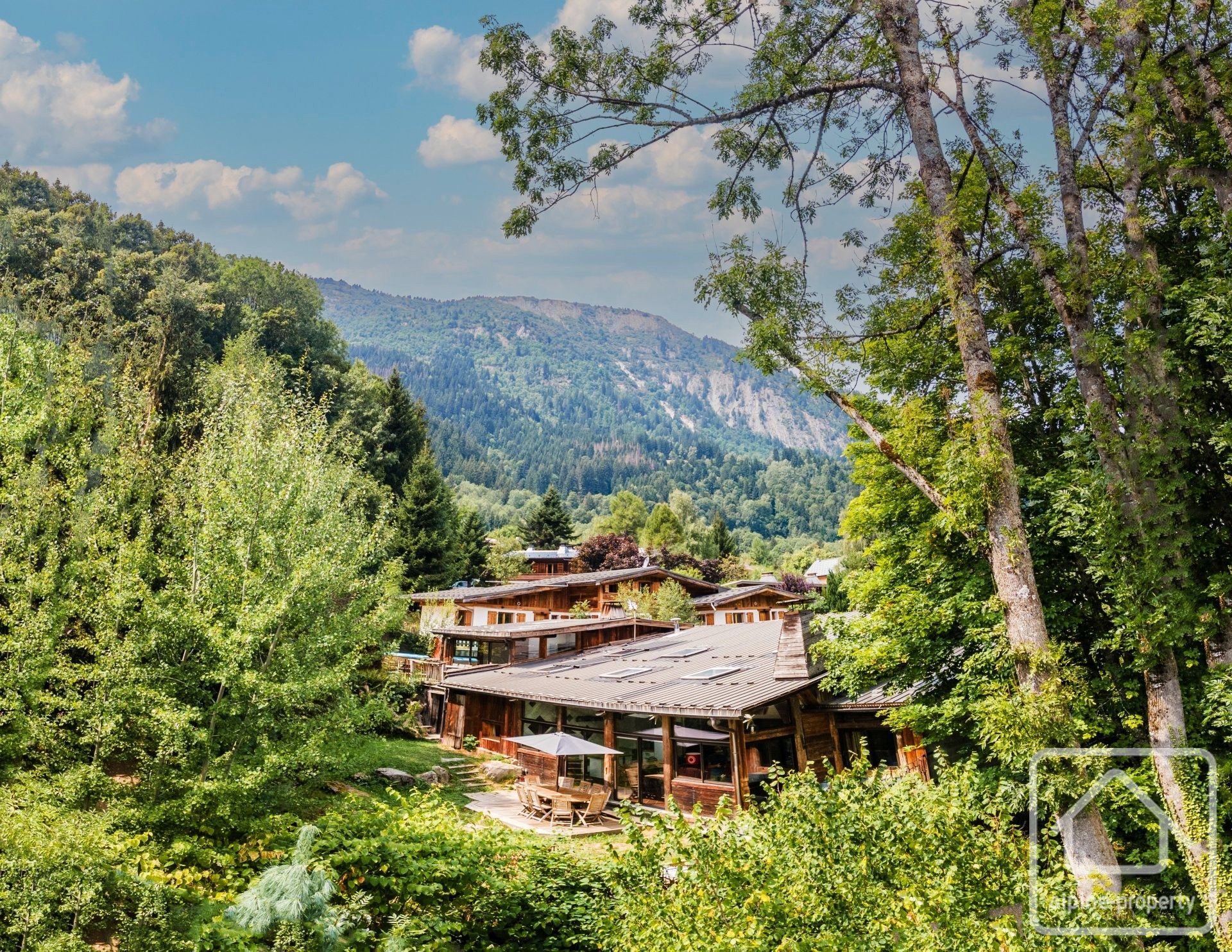 5 Bedroom 5 Bathroom Property, Walking Distance From Ski Lift, 1 Hour From Geneva – RIVENDELL