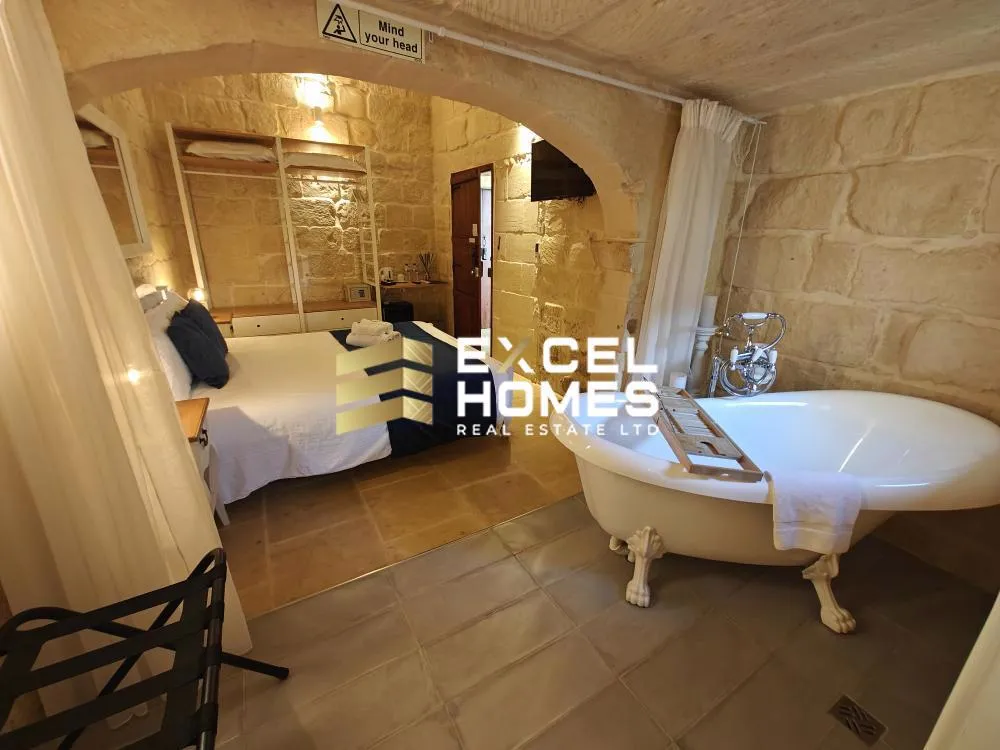 5 bedroom Farmhouse in Gharb, Malta – 66629