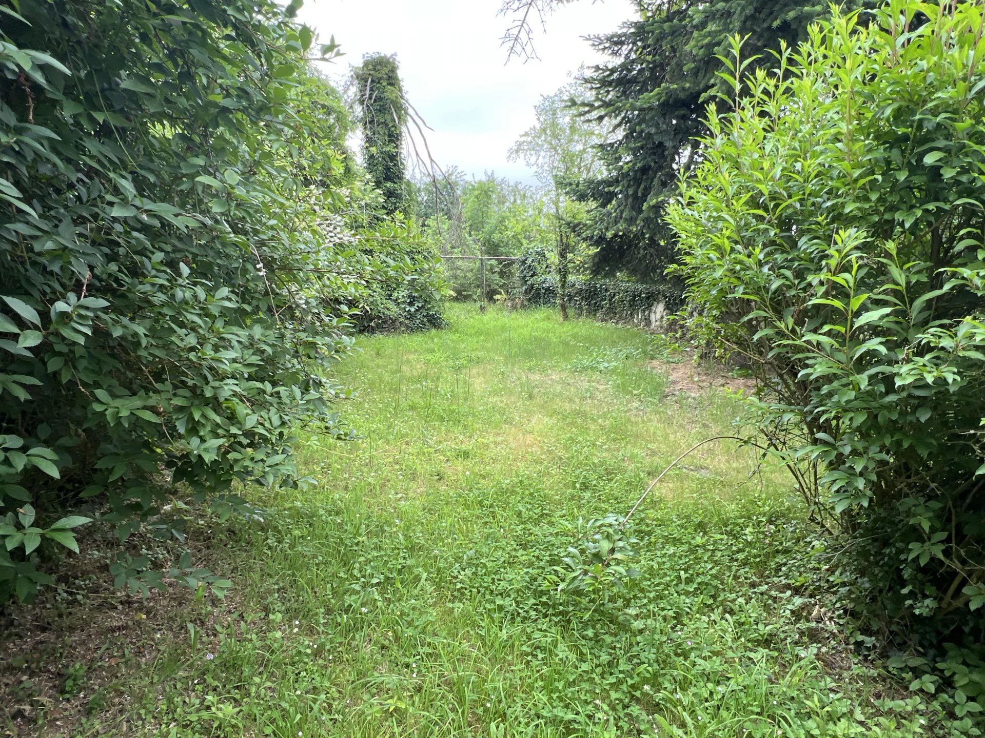 Large house in the town square to finish renovating, Limousin – France – BVI81397