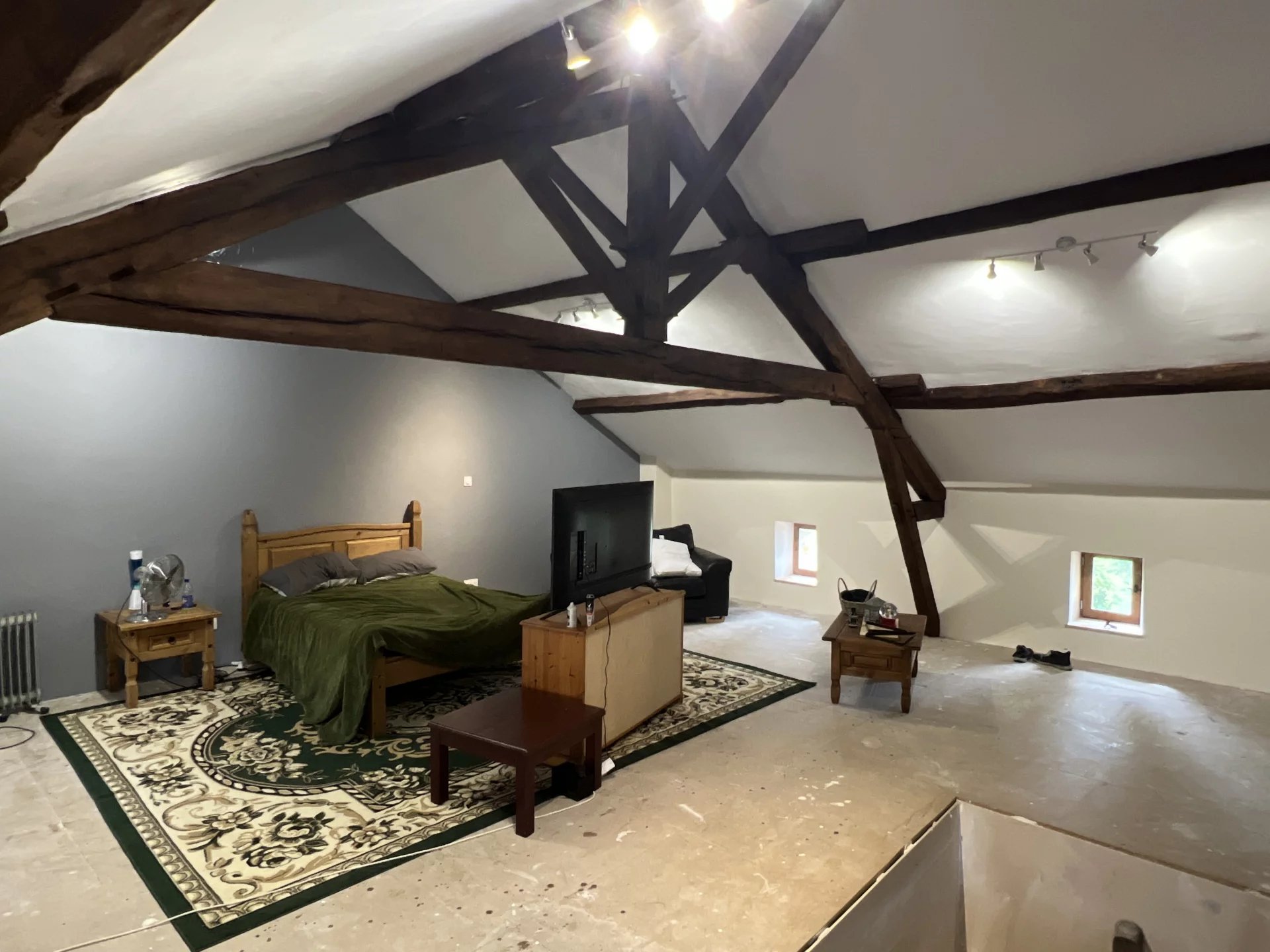 Large house in the town square to finish renovating, Limousin – France – BVI81397