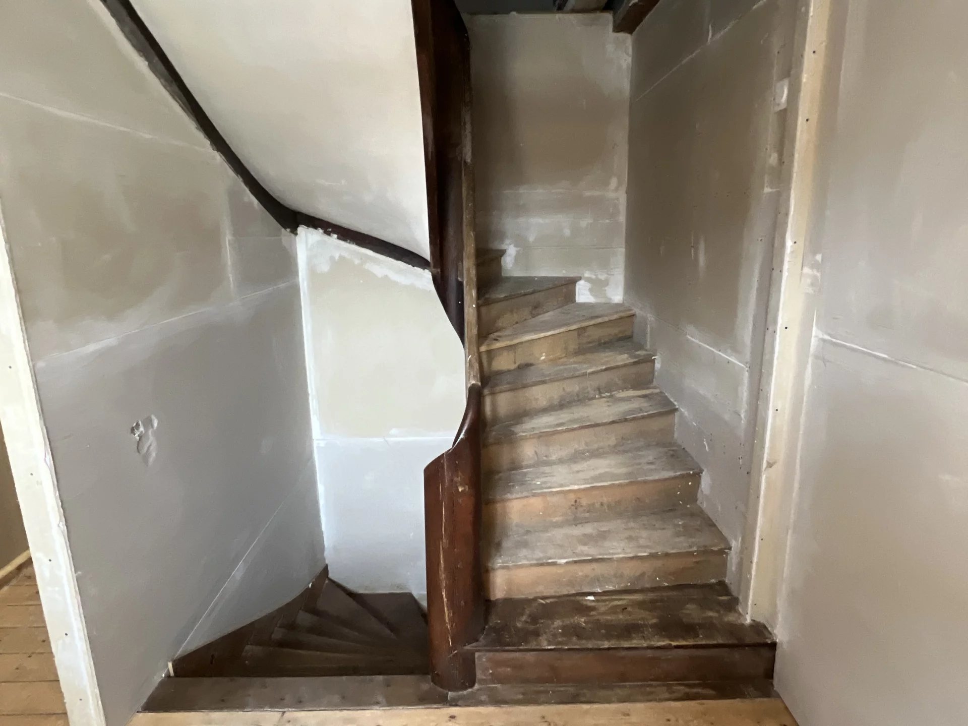 Large house in the town square to finish renovating, Limousin – France – BVI81397