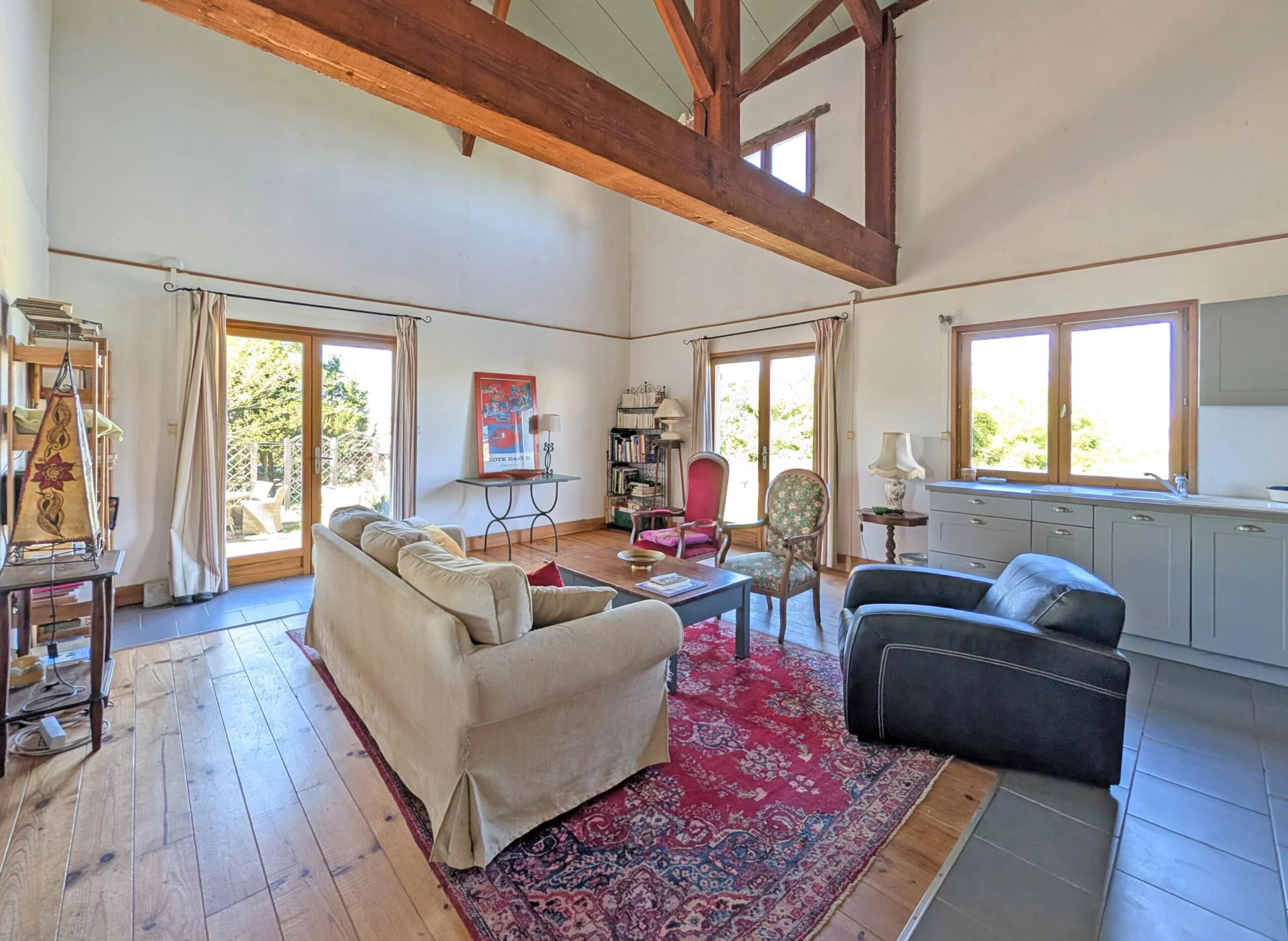 Stone farmhouse on edge of village, Aquitaine – France – BVI85029