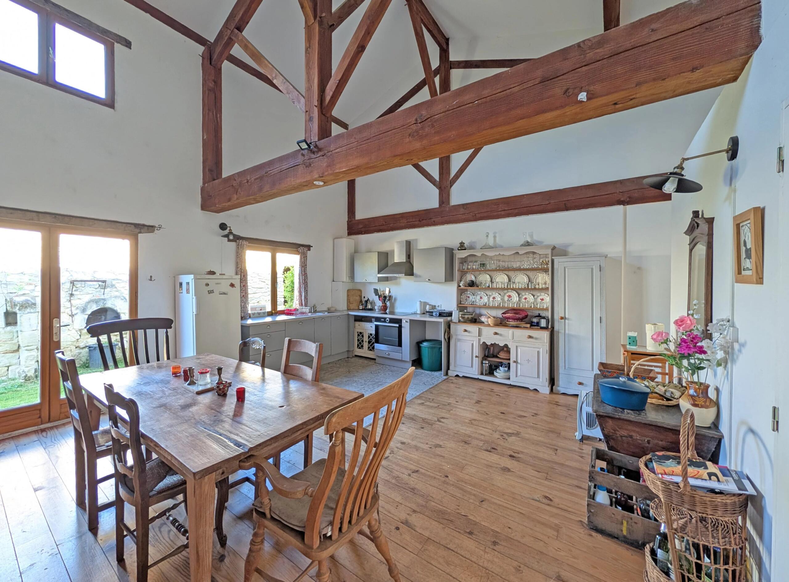 Stone farmhouse on edge of village, Aquitaine – France – BVI85029