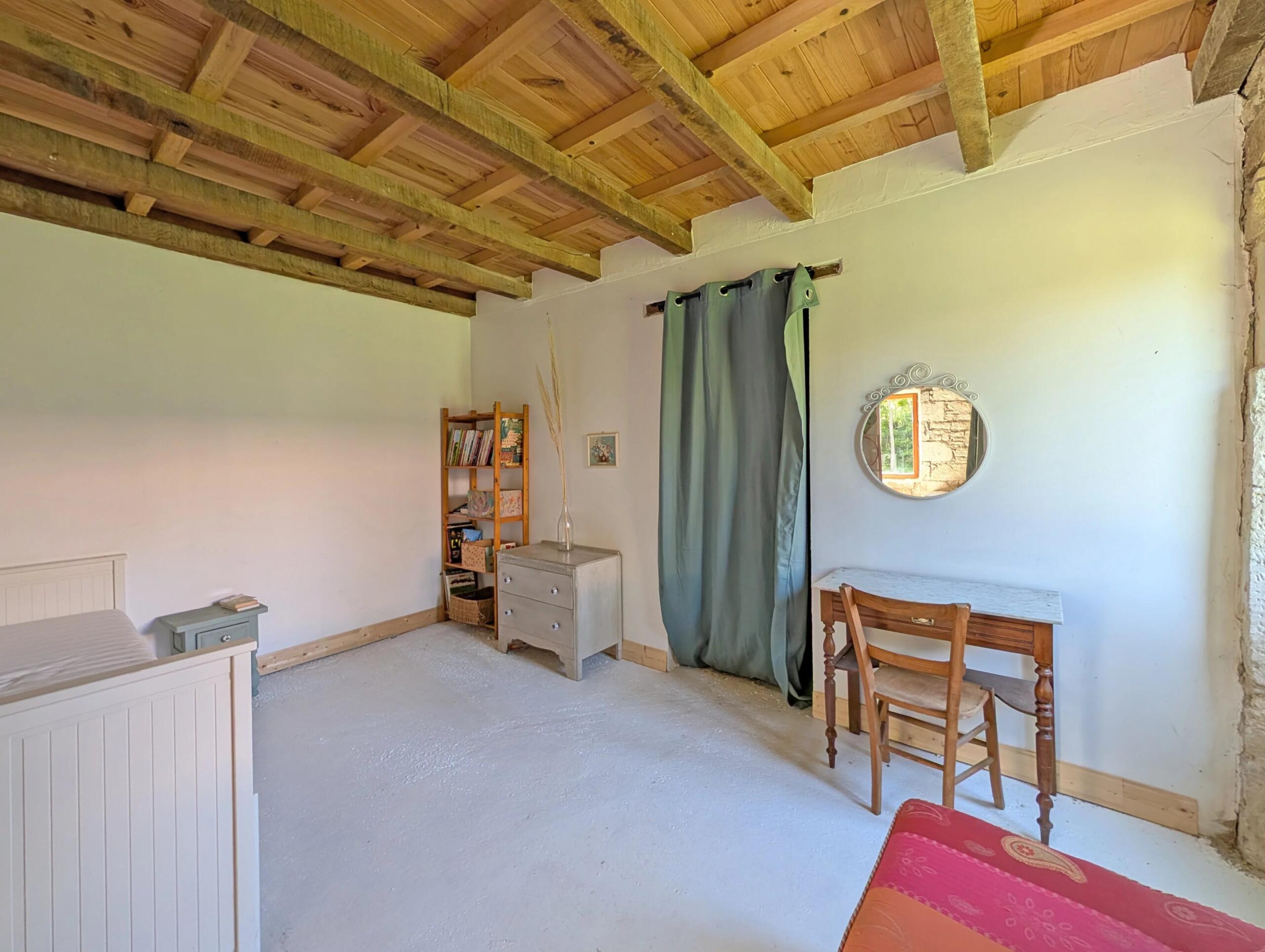 Stone farmhouse on edge of village, Aquitaine – France – BVI85029