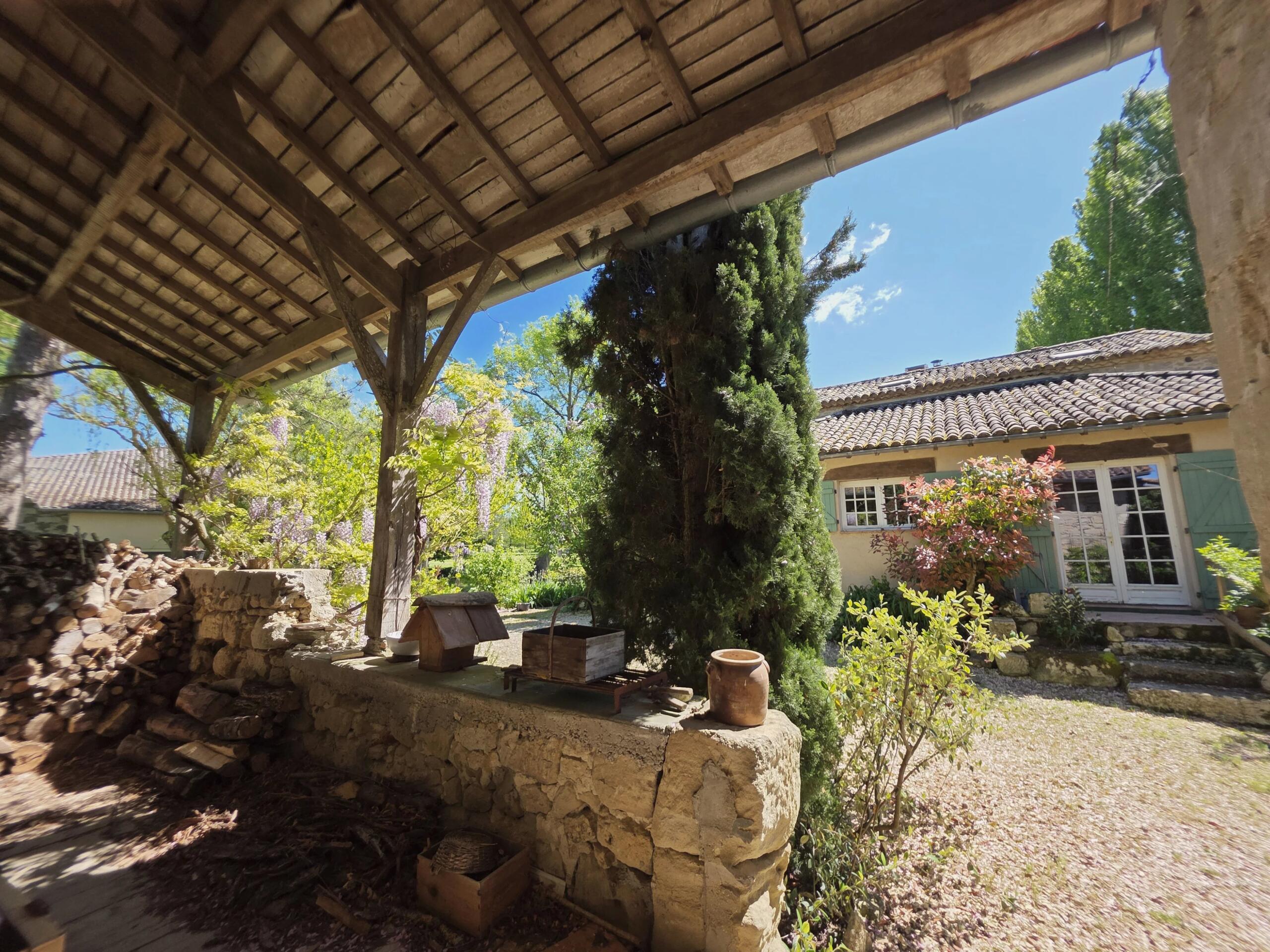 Authentic character property with stone outbuildings, Nouvelle-Aquitaine – France – BVI82727