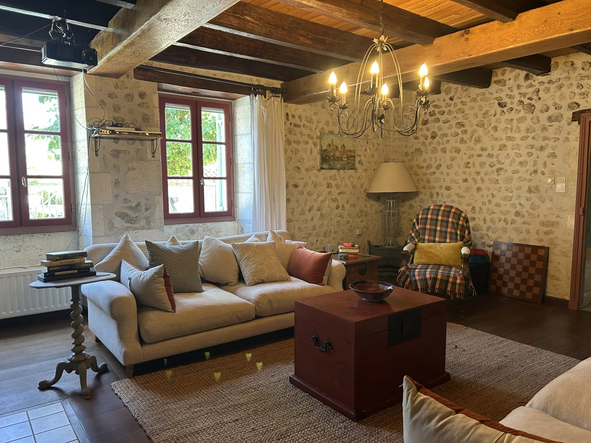 Characterful 4/5 bed detached residence, Poitou-Charentes – France – BVI82033
