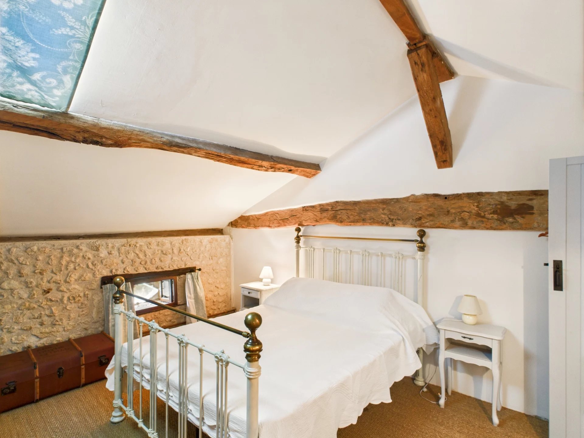 Characterful 4/5 bed detached residence, Poitou-Charentes – France – BVI82033