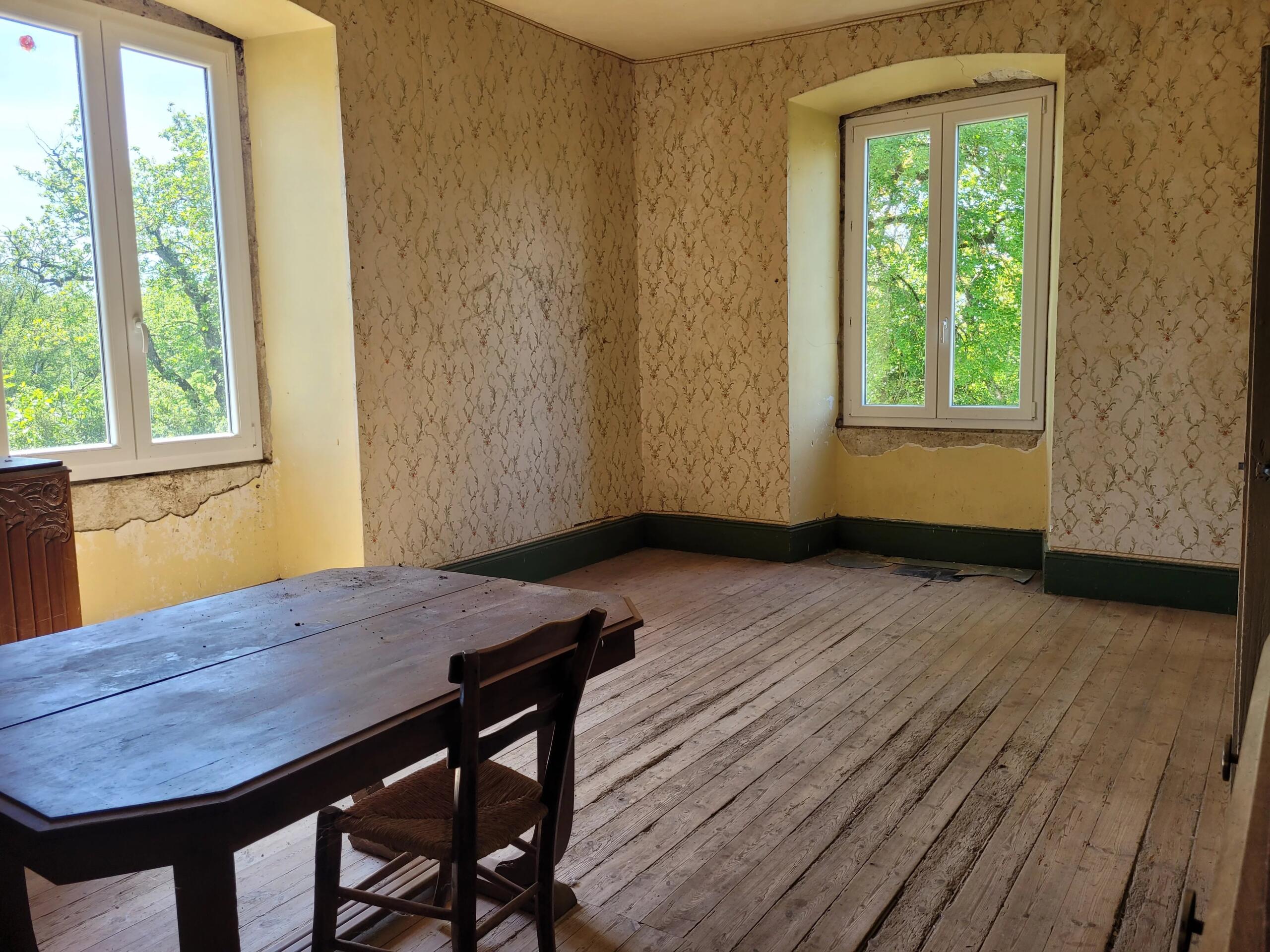 Former family stone hamlet in need of renovation , complete with barns, Midi-Pyrénées – France – BVI62350