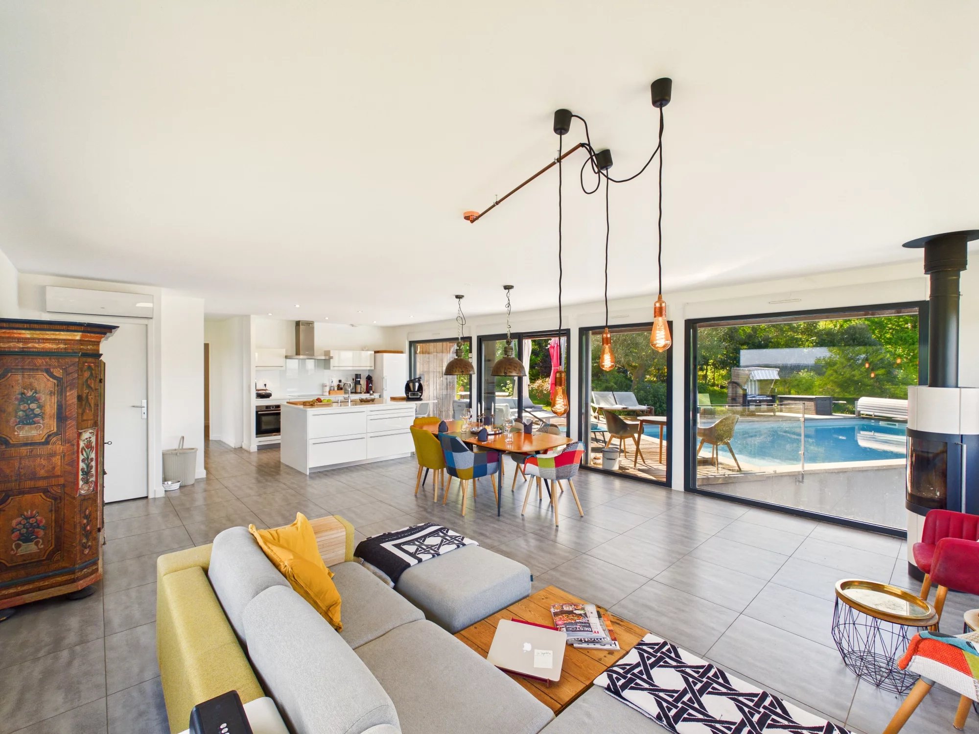 Stunning architect designed home with open views over the Lot vineyards, Midi-Pyrénées – France – BVI84784