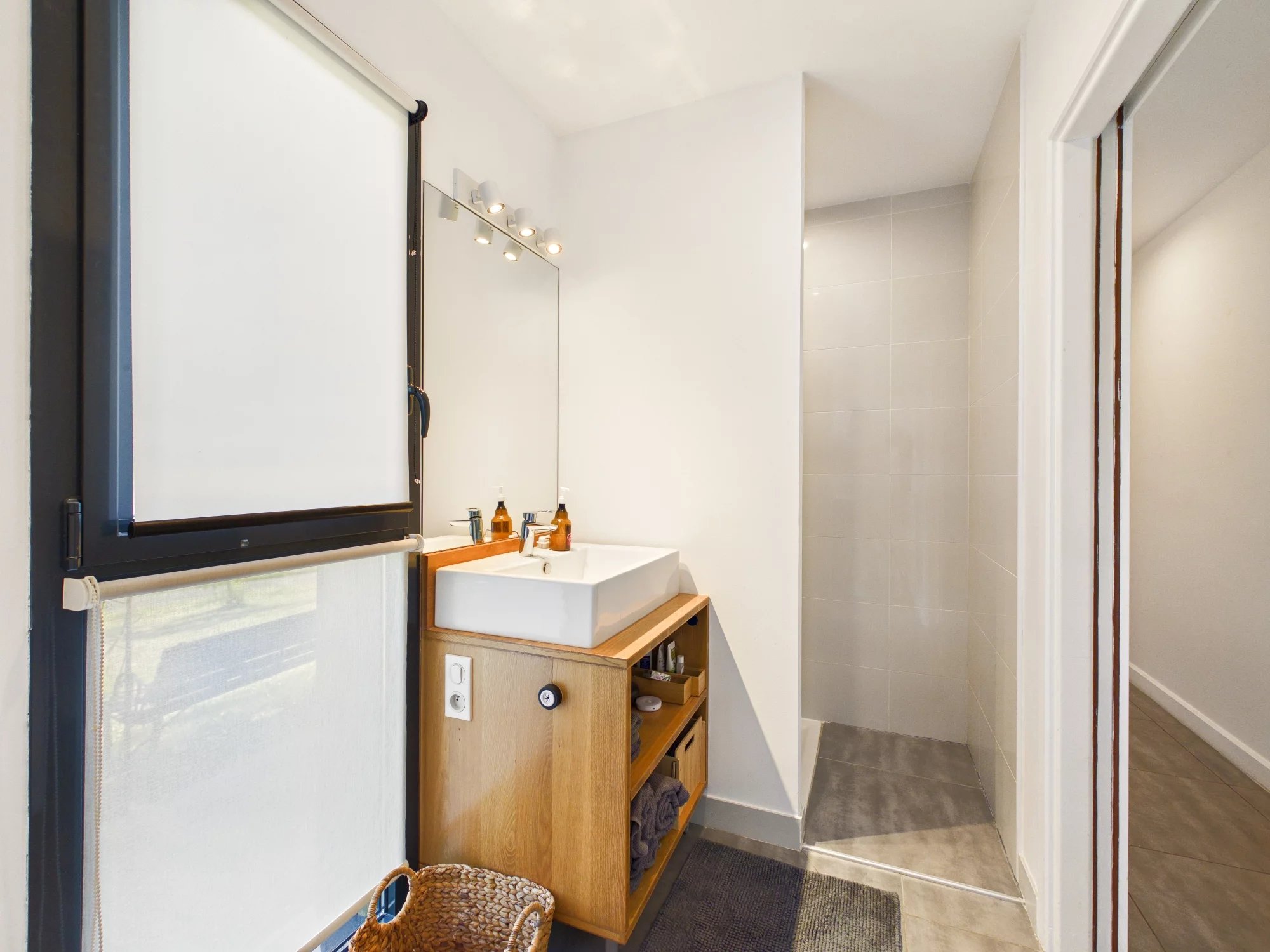 Stunning architect designed home with open views over the Lot vineyards, Midi-Pyrénées – France – BVI84784