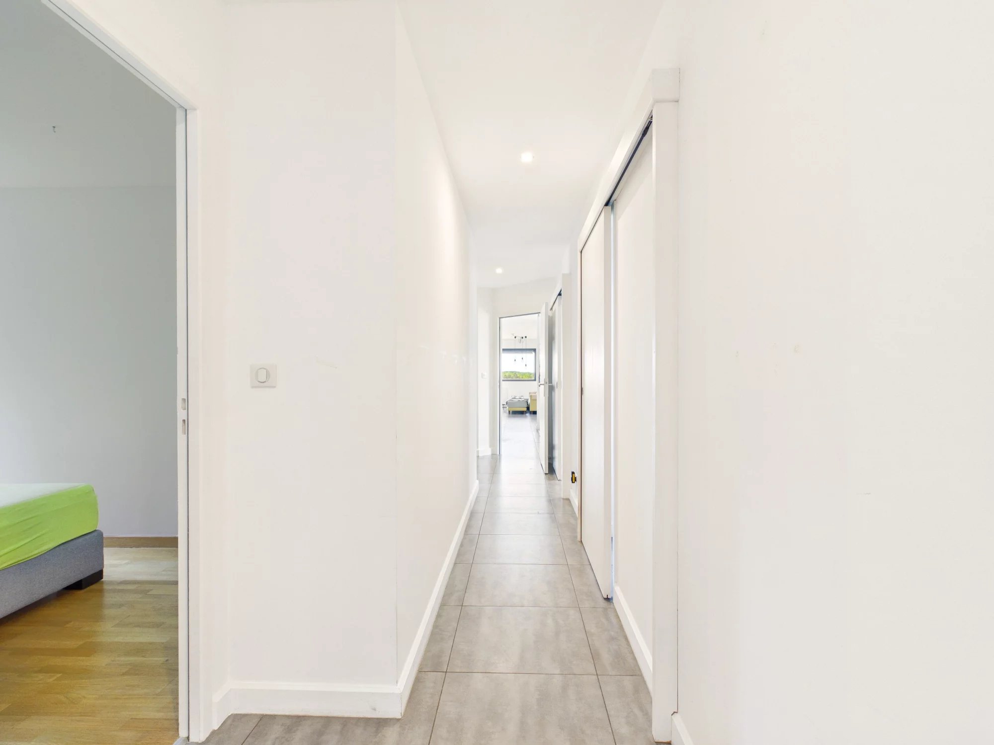 Stunning architect designed home with open views over the Lot vineyards, Midi-Pyrénées – France – BVI84784