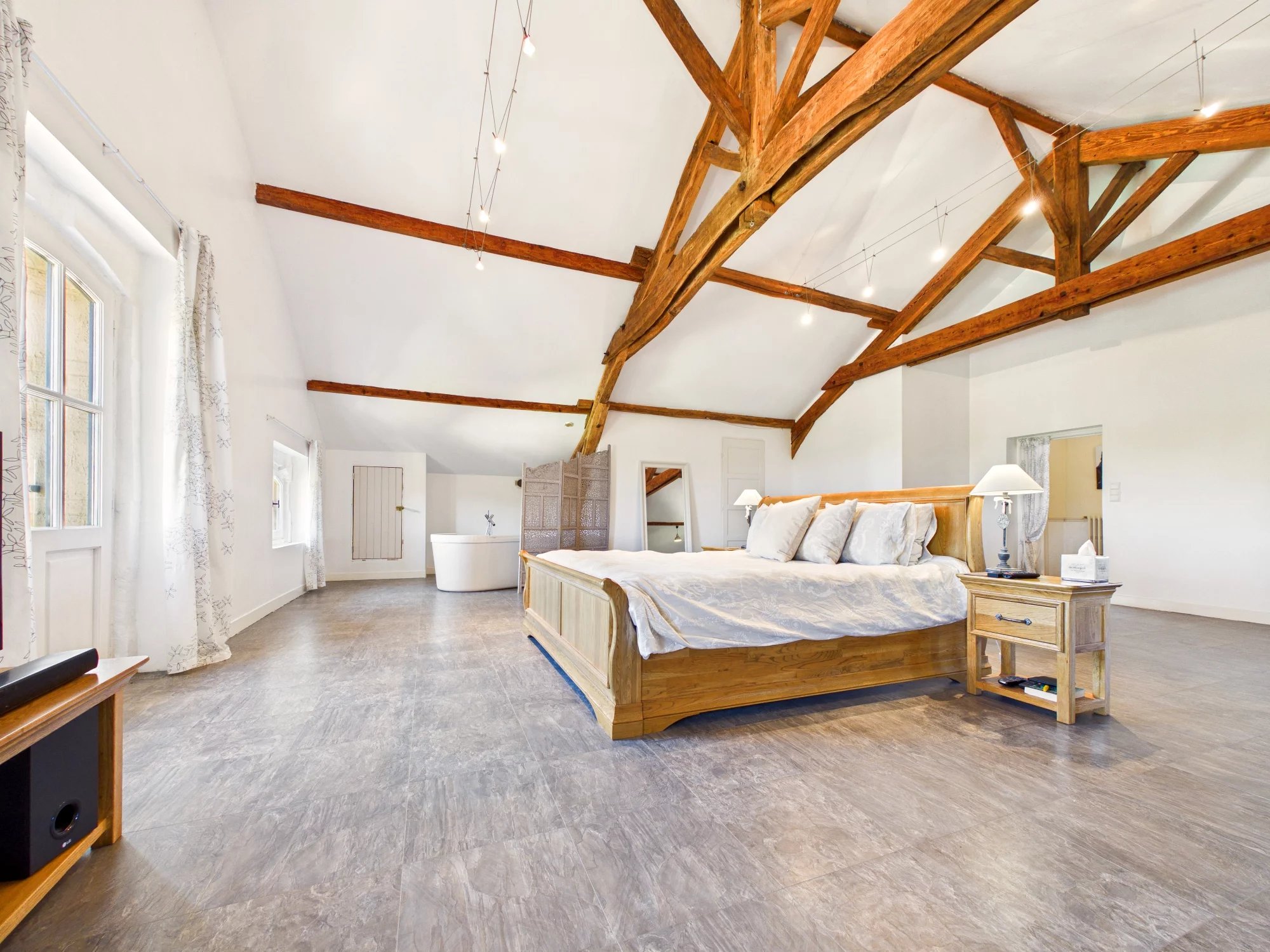 Peaceful Countryside Retreat with Pool, Private Lake & Paddock, Aquitaine – France – BVI85187