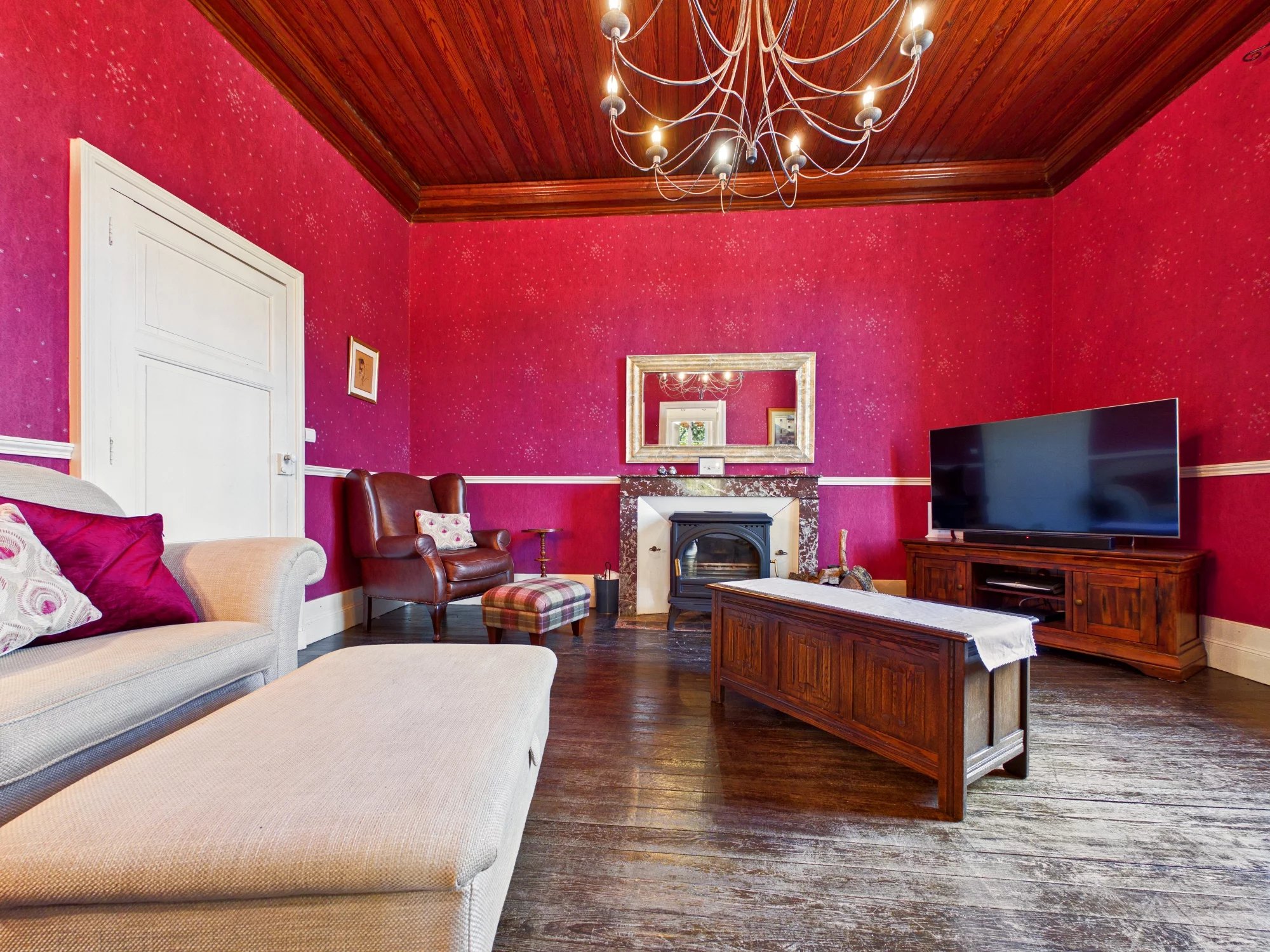 Peaceful Countryside Retreat with Pool, Private Lake & Paddock, Aquitaine – France – BVI85187