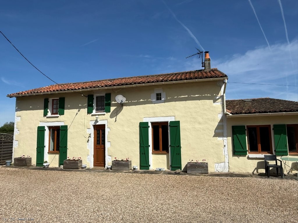 4 bedroom House in Sauze-Vaussais, Sauzé-Vaussais, France – r7471