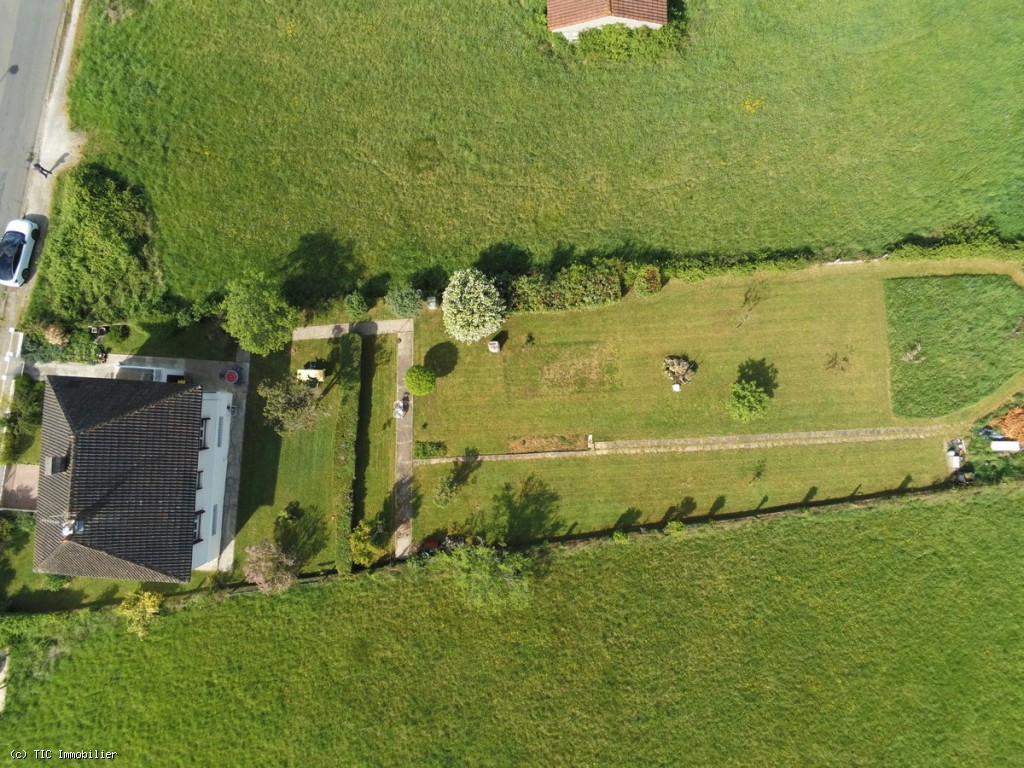 2 bedroom House in Champagne-Mouton, France – r7470