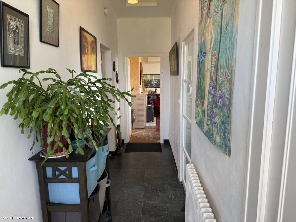 2 bedroom House in Champagne-Mouton, France – r7470