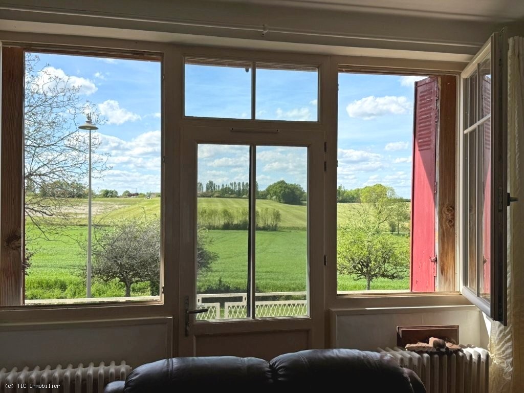 2 bedroom House in Champagne-Mouton, France – r7470