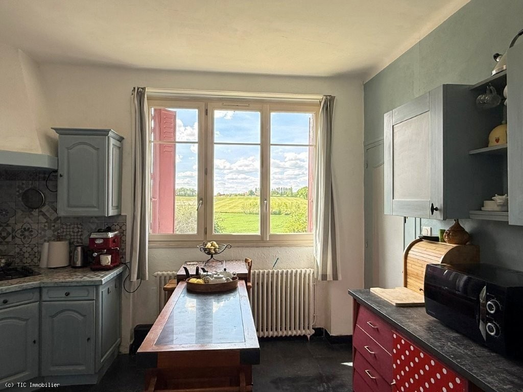 2 bedroom House in Champagne-Mouton, France – r7470