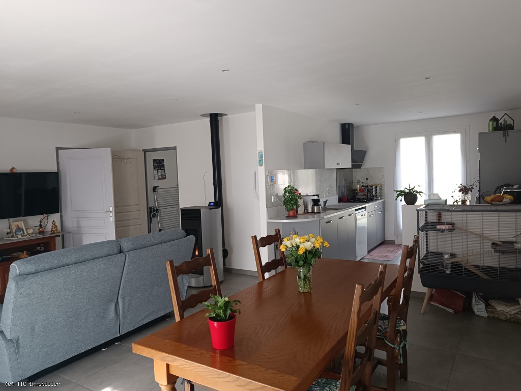 2 bedroom House in Mansle, France – r7467