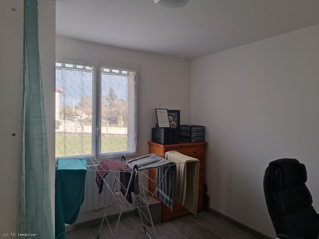 2 bedroom House in Mansle, France – r7467