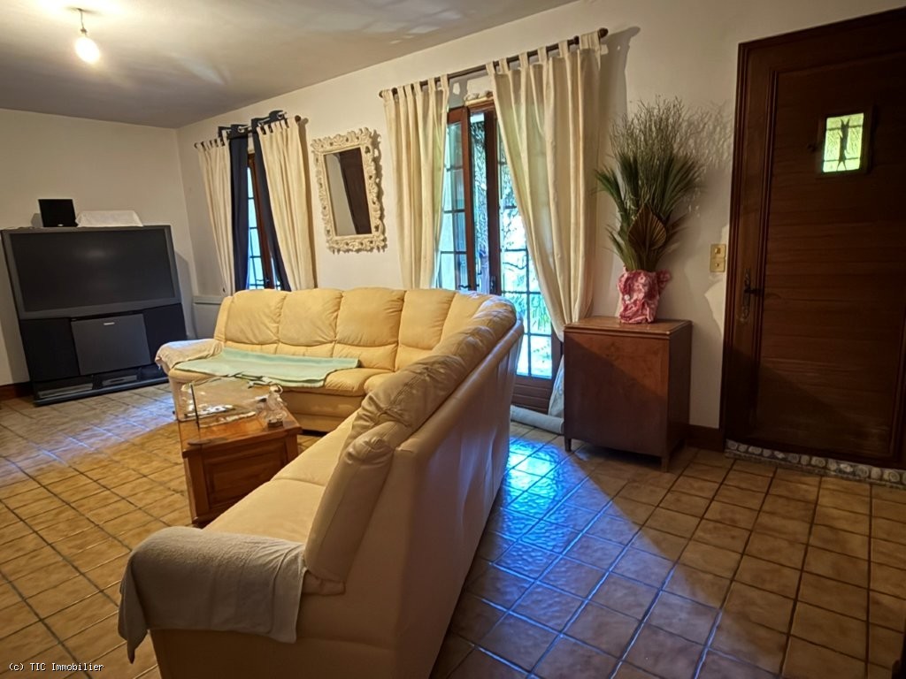 3 bedroom House in Mansle, France – r7458