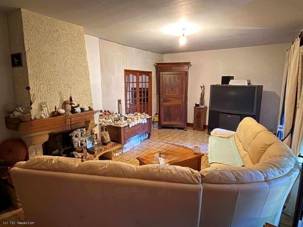 3 bedroom House in Mansle, France – r7458