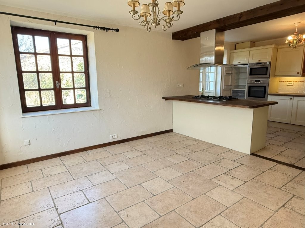 3 bedroom House in Civray, France – r7448