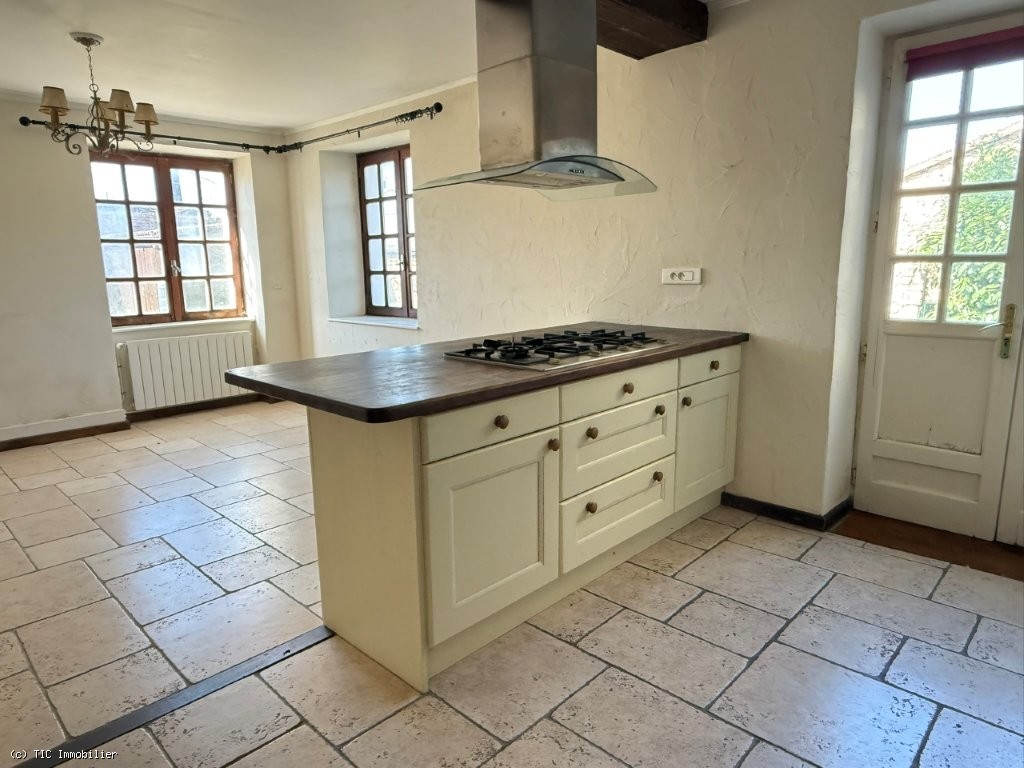 3 bedroom House in Civray, France – r7448