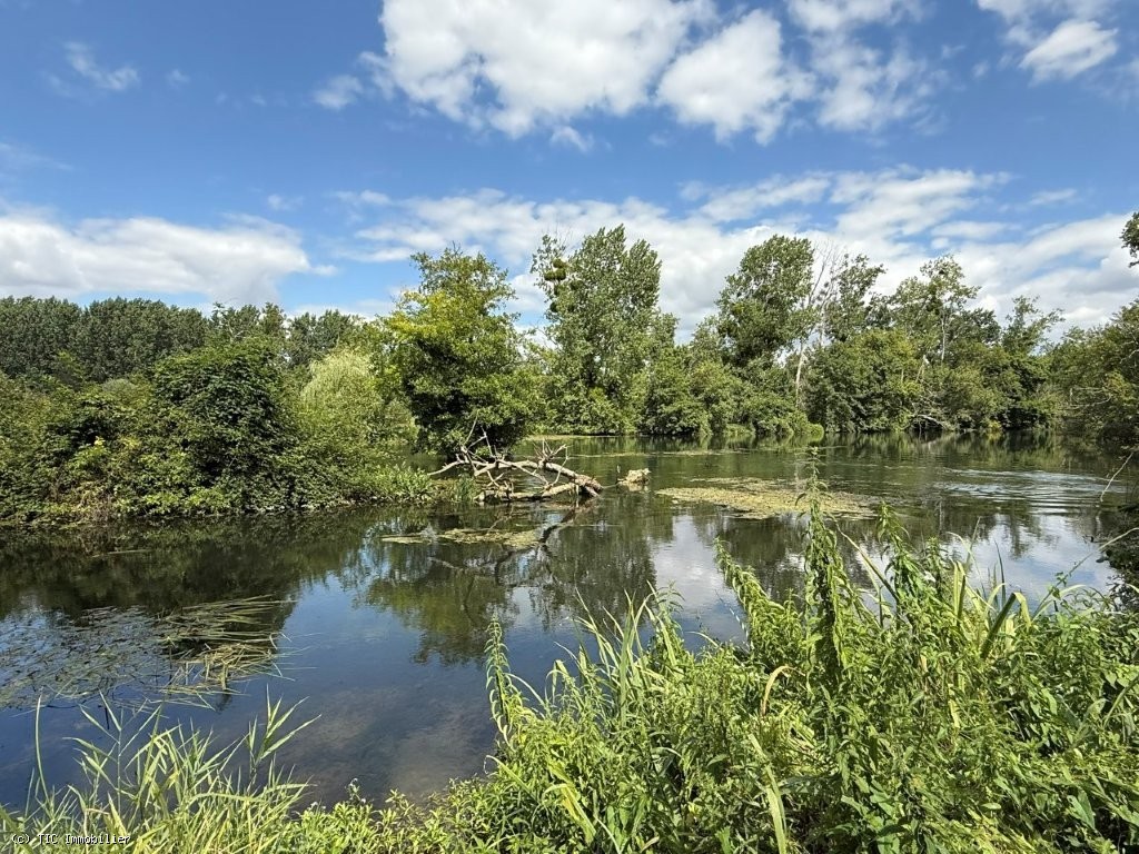 3 bedroom House in Ruffec, France – r7441