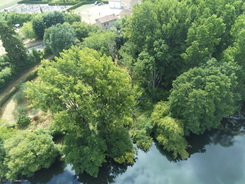 3 bedroom House in Ruffec, France – r7441