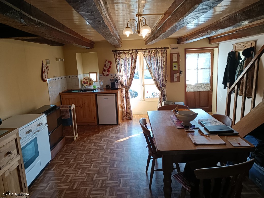 2 bedroom House in Charroux, France – r7380