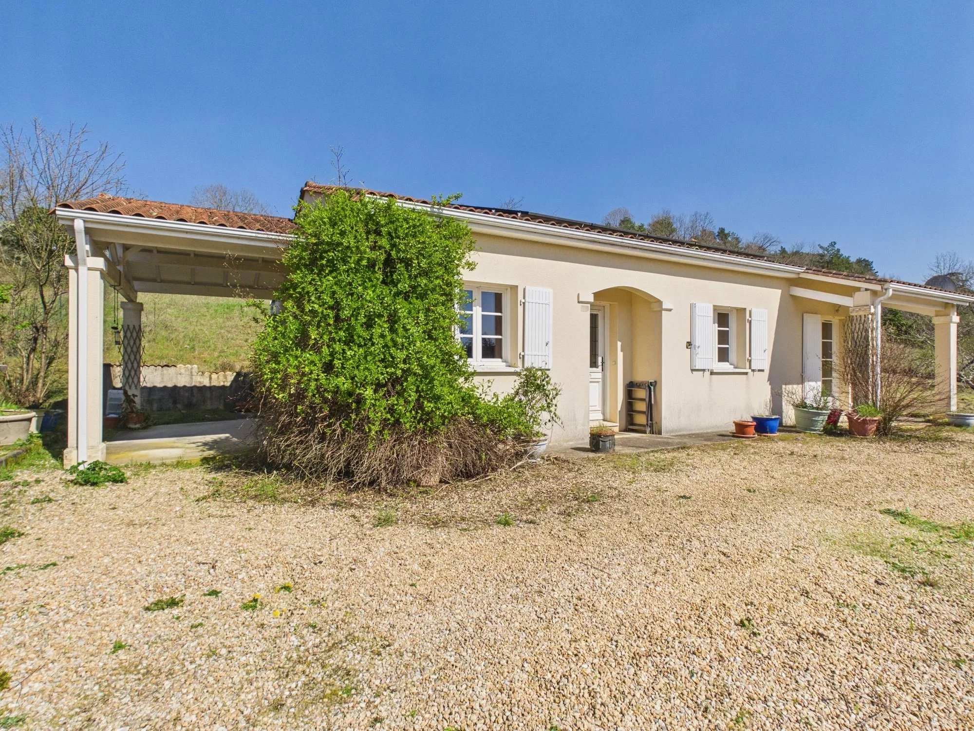 Charming 2-Bed Bungalow within Walking Distance of Amenities, Aquitaine – France – BVI84598