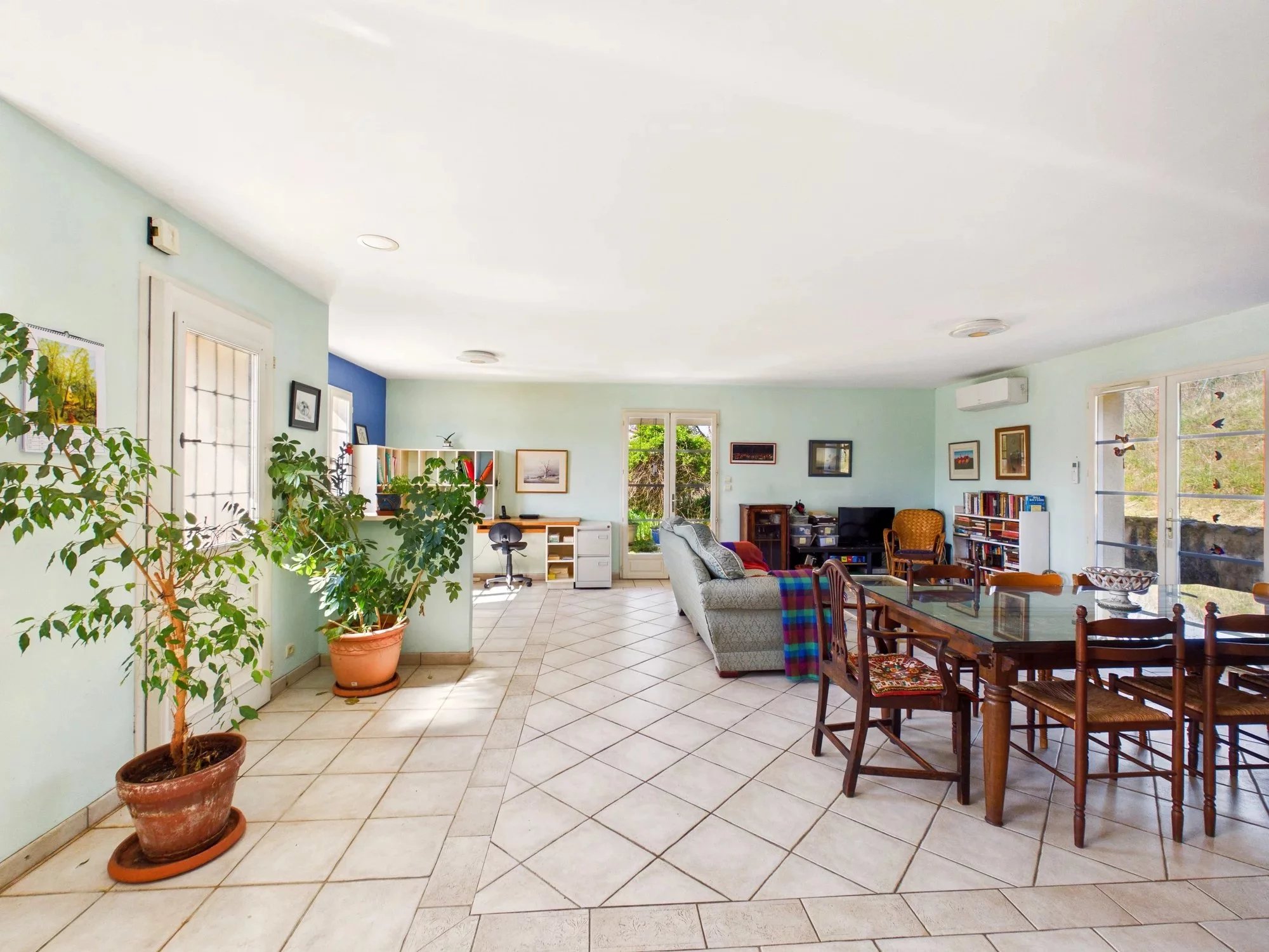 Charming 2-Bed Bungalow within Walking Distance of Amenities, Aquitaine – France – BVI84598