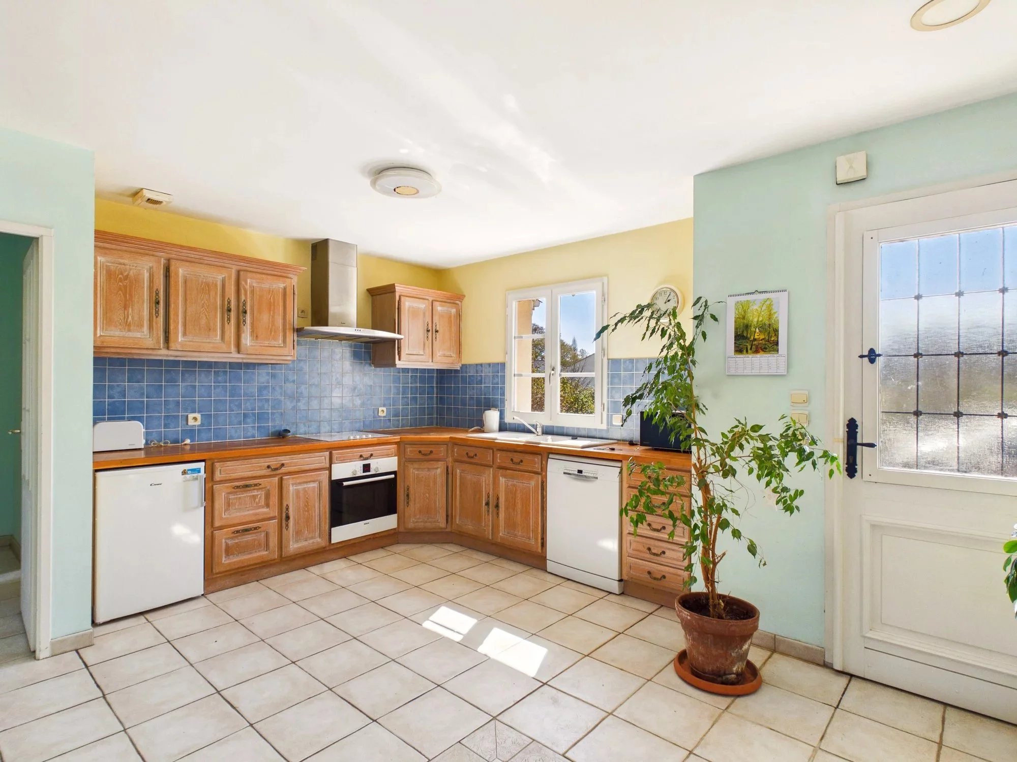 Charming 2-Bed Bungalow within Walking Distance of Amenities, Aquitaine – France – BVI84598