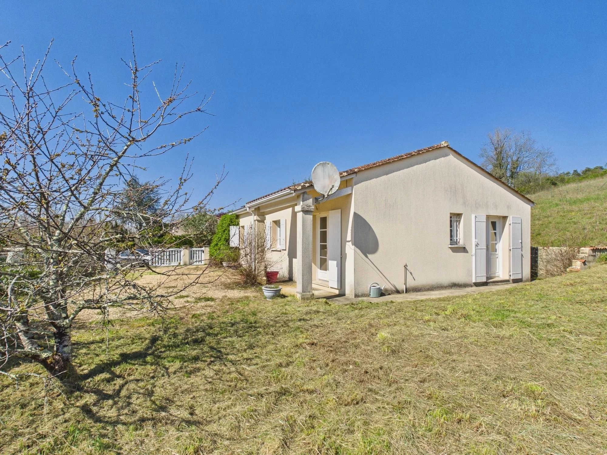 Charming 2-Bed Bungalow within Walking Distance of Amenities, Aquitaine – France – BVI84598