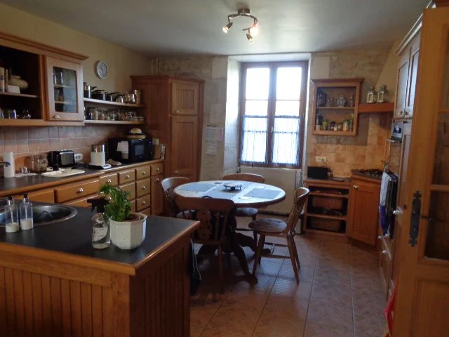 Characterful 4 bedroom village house to finish renovating, Poitou-Charentes – France – BVI76897