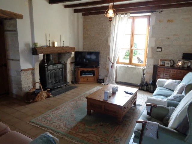 Characterful 4 bedroom village house to finish renovating, Poitou-Charentes – France – BVI76897