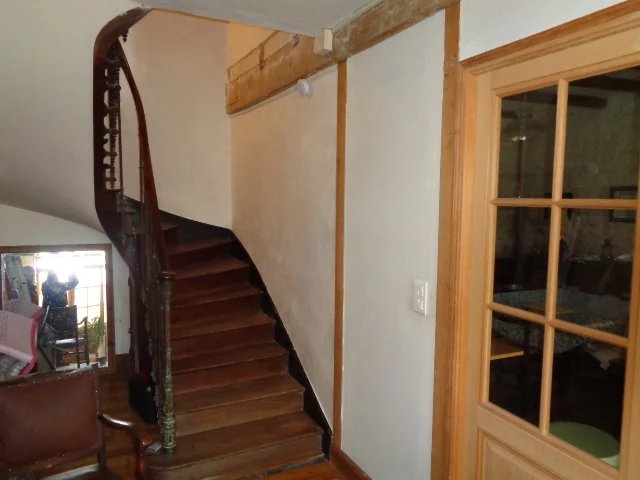 Characterful 4 bedroom village house to finish renovating, Poitou-Charentes – France – BVI76897