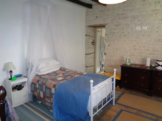 Characterful 4 bedroom village house to finish renovating, Poitou-Charentes – France – BVI76897